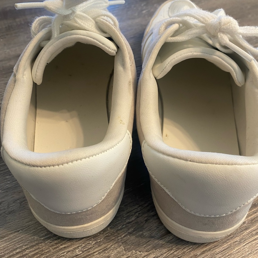 EUC UNIVERSAL THREAD Casual Sneakers 9 - Picture 3 of 7